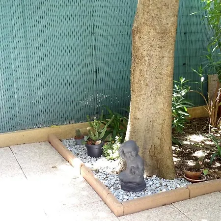 アパート Flat With Large Terrace 10min From The Beaches *